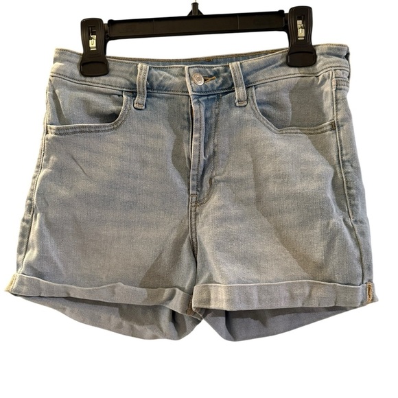 Old Navy High-Waisted Wow Jean Shorts – light wash, Size 6 three inch inseam - Picture 3 of 7